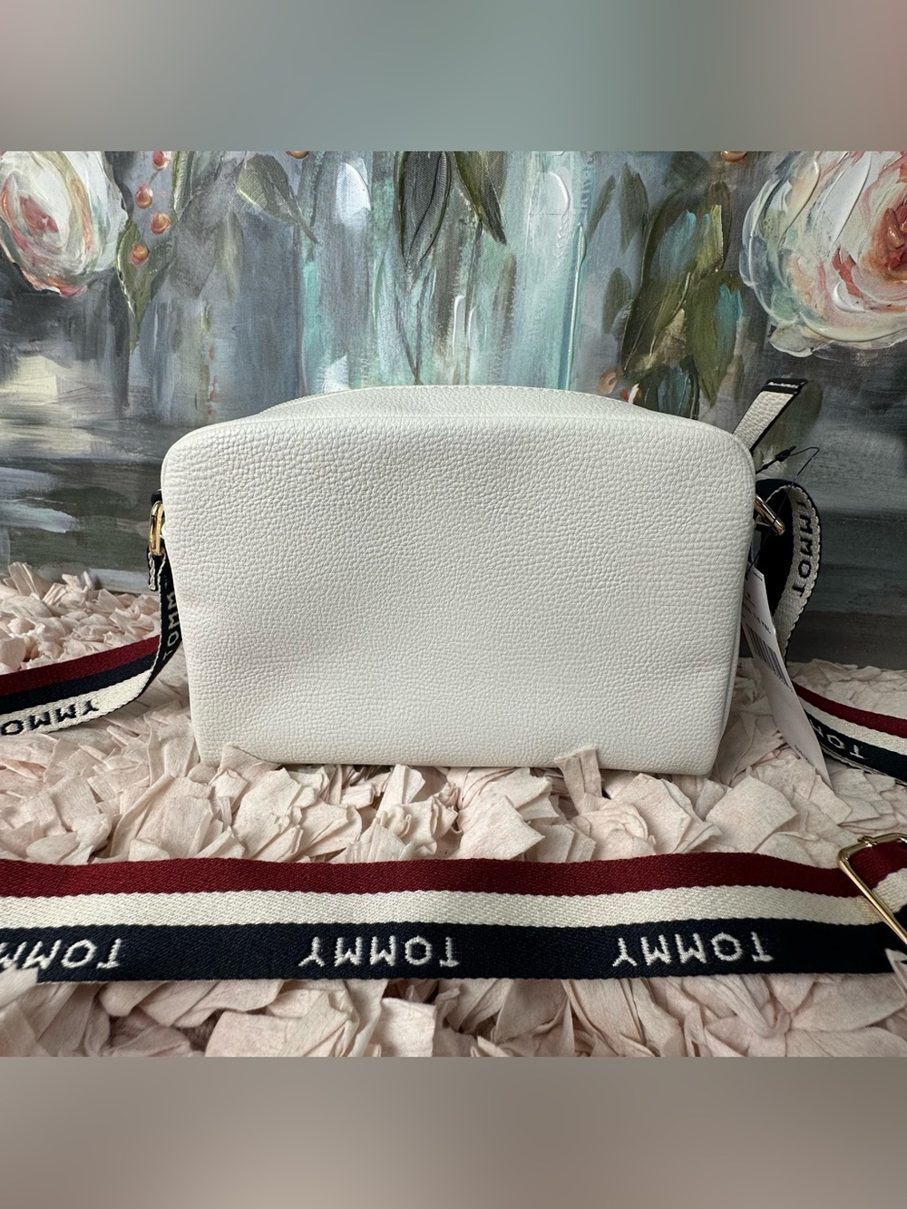 NWT Tommy Hilfiger White Pebbled Crossbody with Red and Navy Strap - Picture 4 of 5